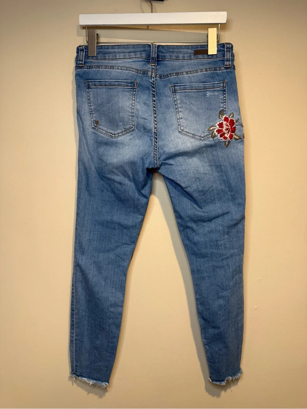Kut From the Kloth Jean Connie Ankle Skinny embroidered flowers size 8